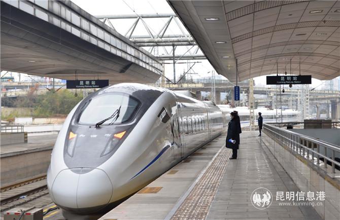 云南鐵路今天迎來元旦假期返程客流高峰。通訊員徐章位 黃婷婷 供圖1