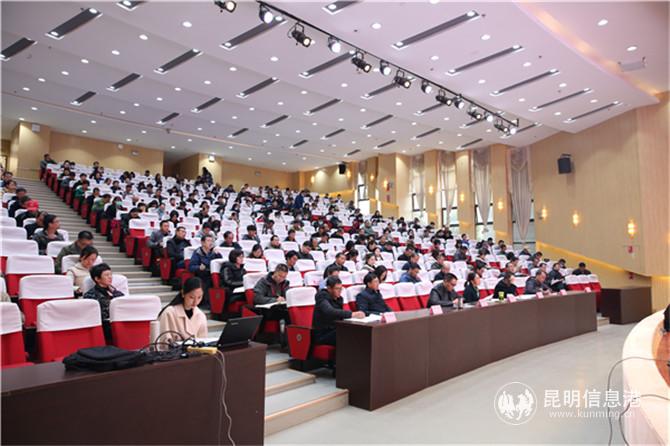 7師生現(xiàn)場(chǎng)聽(tīng)宣講 7師生現(xiàn)場(chǎng)聽(tīng)宣講