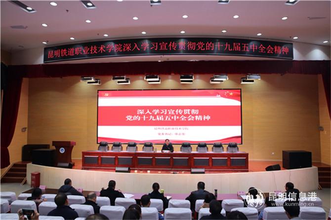 2黨委書(shū)記張志宏帶頭講 2黨委書(shū)記張志宏帶頭講