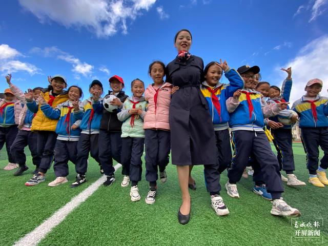 格茸卓瑪 :從月光之城飛向藍(lán)天 (春城晚報(bào)-開屏新聞?dòng)浾?木曉雯 周柯妤 王宇衡 攝影報(bào)道)10.jpg