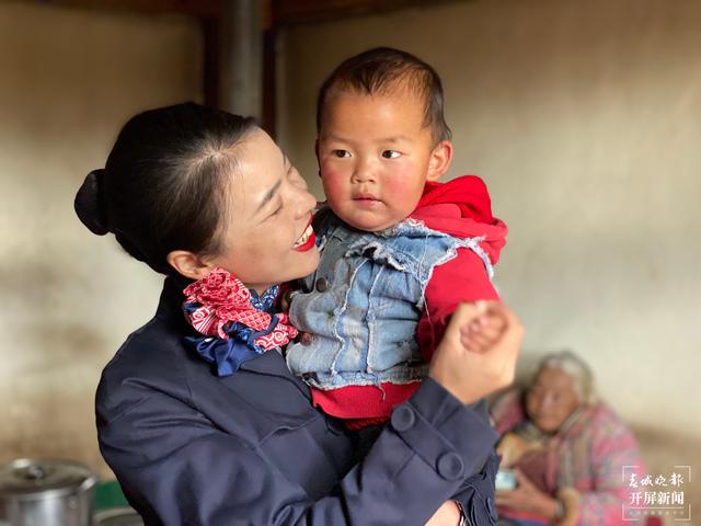 格茸卓瑪 :從月光之城飛向藍(lán)天 (春城晚報(bào)-開屏新聞?dòng)浾?木曉雯 周柯妤 王宇衡 攝影報(bào)道)5.jpg