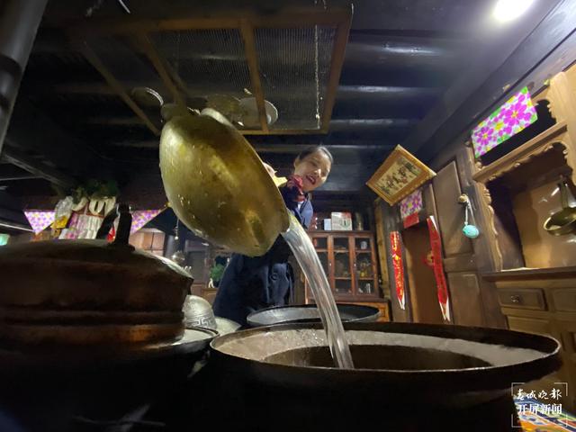 格茸卓瑪 :從月光之城飛向藍(lán)天 (春城晚報(bào)-開屏新聞?dòng)浾?木曉雯 周柯妤 王宇衡 攝影報(bào)道)2.jpg