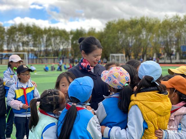 格茸卓瑪 :從月光之城飛向藍(lán)天 (春城晚報(bào)-開屏新聞?dòng)浾?木曉雯 周柯妤 王宇衡 攝影報(bào)道)11.jpg