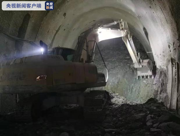 捷報(bào)！中老鐵路國(guó)內(nèi)段93座隧道已貫通88座
