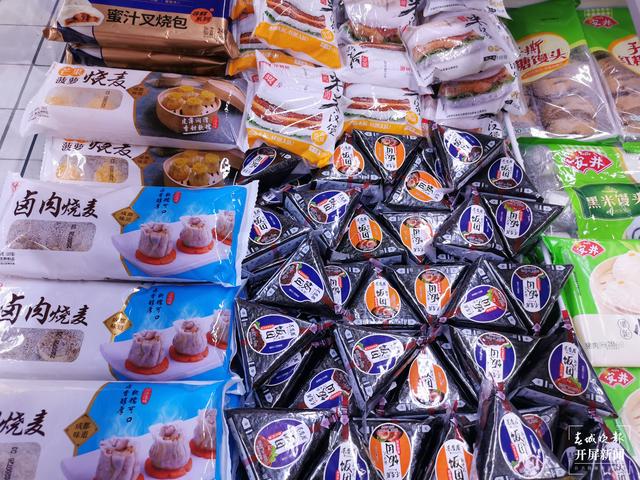 昆明速凍食品曾暴漲500%，“單身”和“懶宅”最愛（春城晚報-開屏新聞記者 李賽 攝影報道）