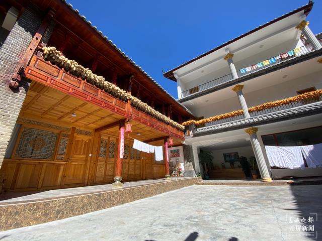 【2020迪慶故事】 鄉(xiāng)村旅游成就小康生活(春城晚報-開屏新聞記者 木曉雯 周柯妤 王宇衡 攝影報道)和新海帶領(lǐng)村民做起來的鄉(xiāng)村旅游精品民宿4.jpg