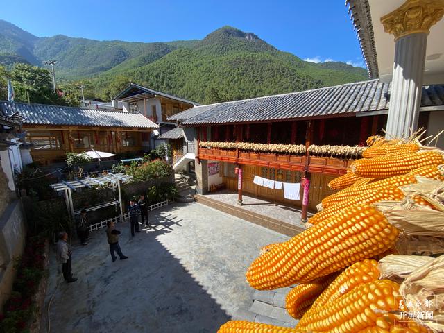 【2020迪慶故事】 鄉(xiāng)村旅游成就小康生活(春城晚報-開屏新聞記者 木曉雯 周柯妤 王宇衡 攝影報道)和新海帶領(lǐng)村民做起來的鄉(xiāng)村旅游精品民宿6.jpg