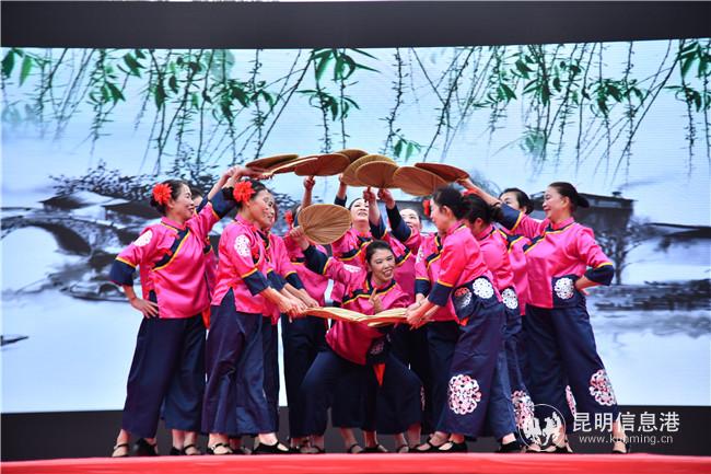 《蒲扇搖過的童年》 《蒲扇搖過的童年》