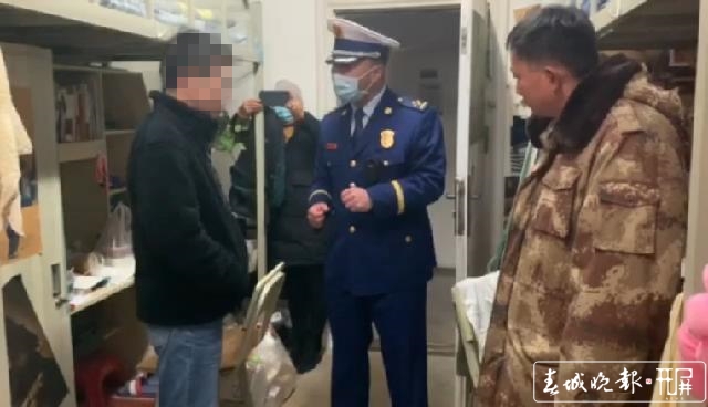 　昆明一高校學(xué)生在宿舍用明火取暖被舉報 供圖