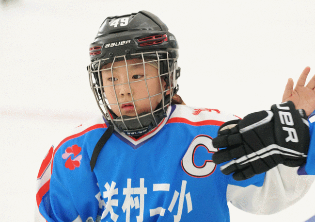 和習爺爺“撞肩”的冰雪男孩，長大了！