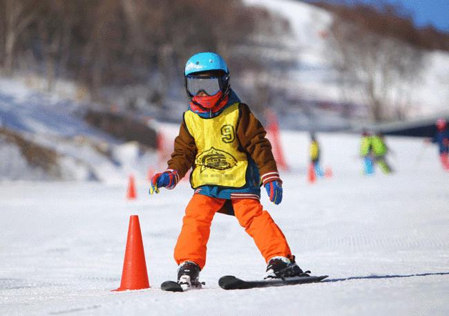和習爺爺“撞肩”的冰雪男孩，長大了！