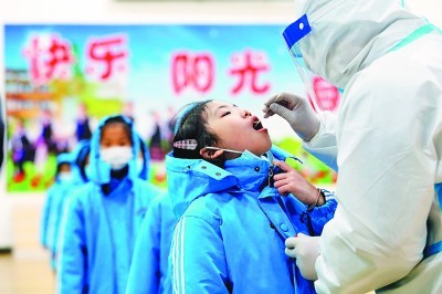 河北:無數(shù)“一臂之力”筑起抗疫防線 河北:無數(shù)“一臂之力”筑起抗疫防線