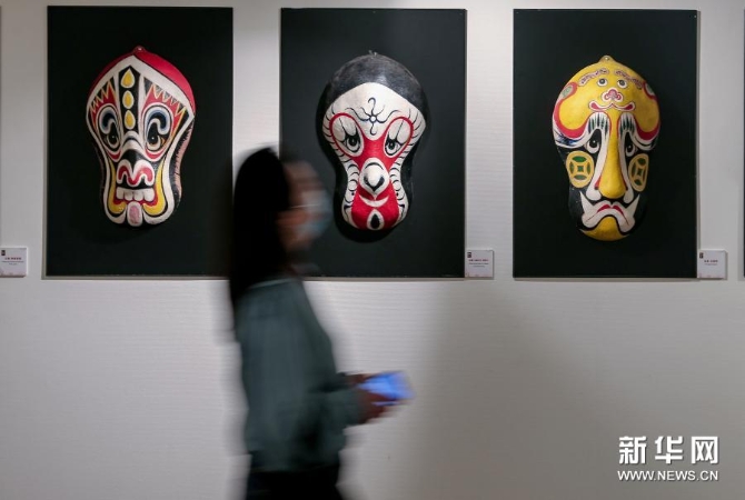 1月27日，觀眾在澳大利亞悉尼中國文化中心參觀“水韻江蘇·尋趣非遺”文創(chuàng)展。