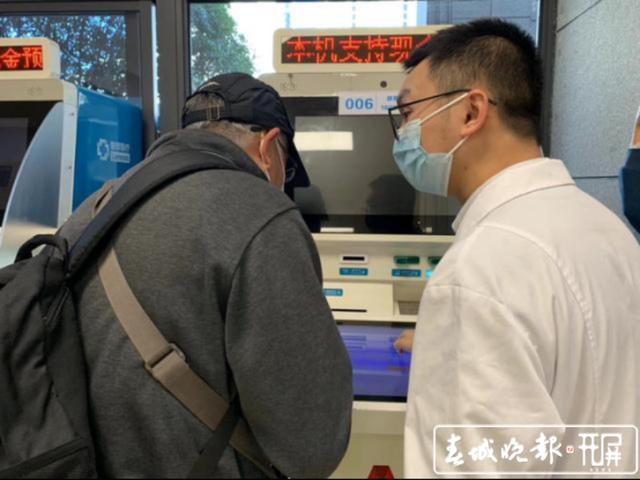 不會用智能手機的老年人也能輕松看病