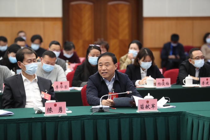 省兩會(huì)代表 省兩會(huì)代表