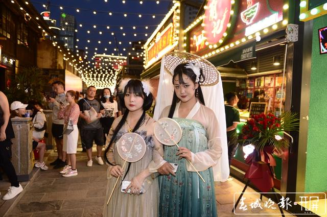 讓你嗨到深夜！昆明南強街“深夜食堂”熱鬧開街