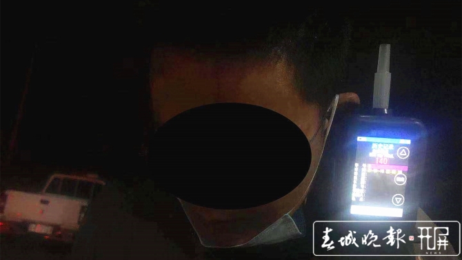 “你們不能侵犯我的肖像權~”德宏男子醉駕遇交警夜查時振振有詞(記者:崔敏 通訊員:楊瑋 攝影報道)