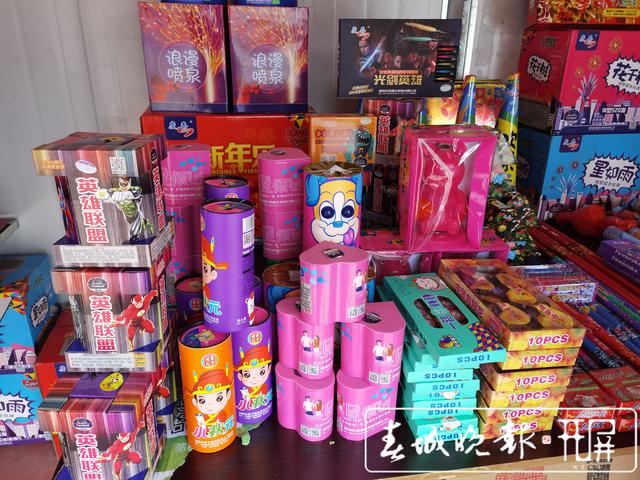 昆明煙花爆竹熱銷，銷量同比上漲近40%?。ㄓ浾撸簞⑽牟?攝影報道）