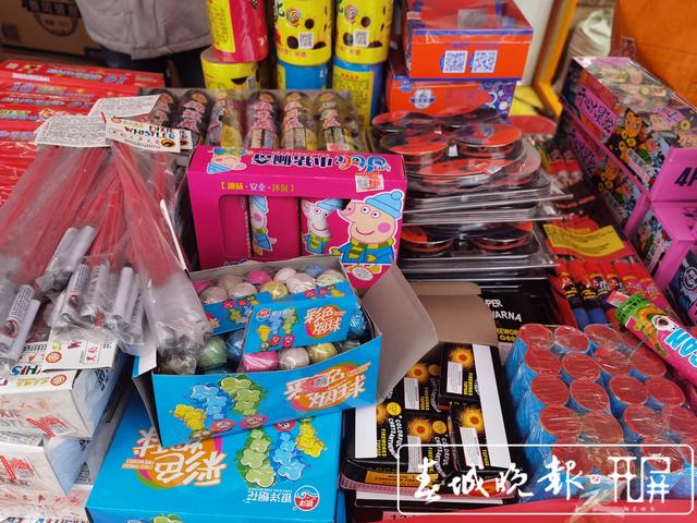 昆明煙花爆竹熱銷，銷量同比上漲近40%?。ㄓ浾撸簞⑽牟?攝影報道）