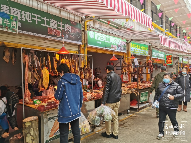 超市、菜市場(chǎng)（春城晚報(bào)-開(kāi)屏新聞?dòng)浾?李賽 攝）