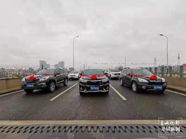 昆明交通樞紐大“動(dòng)脈”——呈（貢）黃（土坡）路建成通車(chē)（春城晚報(bào)-開(kāi)屏新聞?dòng)浾?王磊 通訊員 王雪峰 攝影報(bào)道7.jpg