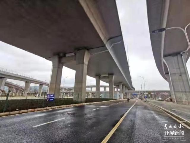 昆明交通樞紐大“動(dòng)脈”——呈（貢）黃（土坡）路建成通車(chē)（春城晚報(bào)-開(kāi)屏新聞?dòng)浾?王磊 通訊員 王雪峰 攝影報(bào)道1.jpg