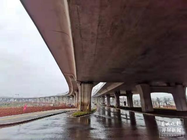 昆明交通樞紐大“動(dòng)脈”——呈（貢）黃（土坡）路建成通車(chē)（春城晚報(bào)-開(kāi)屏新聞?dòng)浾?王磊 通訊員 王雪峰 攝影報(bào)道3.jpg