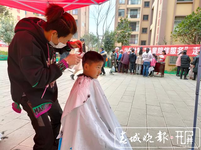 祿豐異地扶貧搬遷安置點(diǎn)喜氣洋洋 (2).jpg