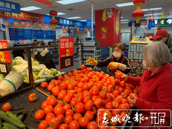 記者幫你探好了，節(jié)前年貨市場貨足、價穩(wěn)！