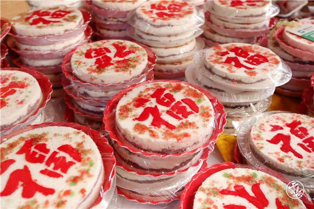 最是人間煙火氣！昆明篆新農(nóng)貿(mào)市場熱鬧非凡年味濃（記者：楊崢 攝影報道2.jpg