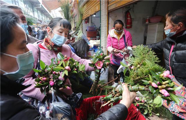最是人間煙火氣！昆明篆新農(nóng)貿(mào)市場熱鬧非凡年味濃（記者：楊崢 攝影報道13.jpg