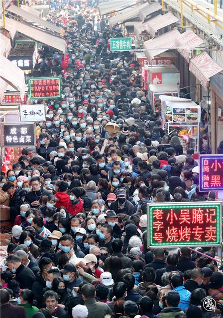 最是人間煙火氣！昆明篆新農(nóng)貿(mào)市場熱鬧非凡年味濃（記者：楊崢 攝影報道17.jpg
