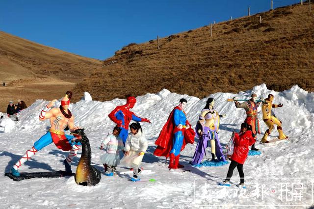 會澤草山！云南首個高山滑雪場春節(jié)期間很受寵 (10).jpg