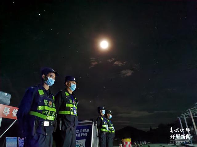 云南邊境執(zhí)勤點上的別樣元宵節(jié)(春城晚報-開屏新聞記者 馬楠 通訊員 歐陽義琳 攝)