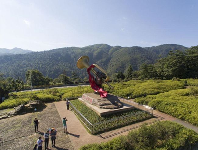 井岡山“勝利的號角”雕塑_副本.jpg