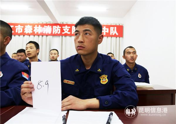 評委現(xiàn)場打分。木曉東攝