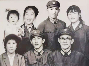 王昌群家庭照。