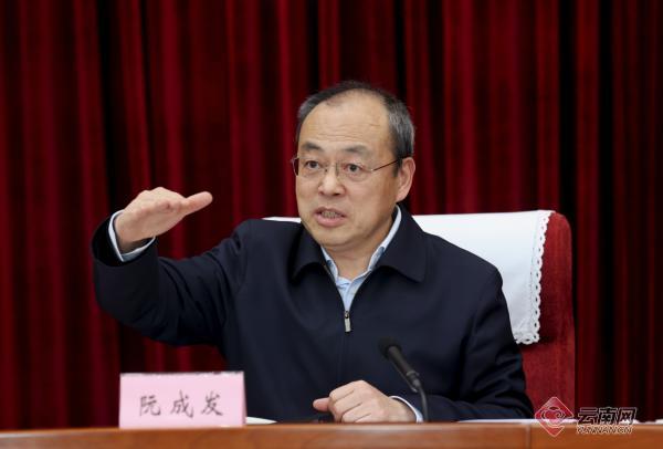 省委書記阮成發(fā)主持會議。記者 周燦 攝