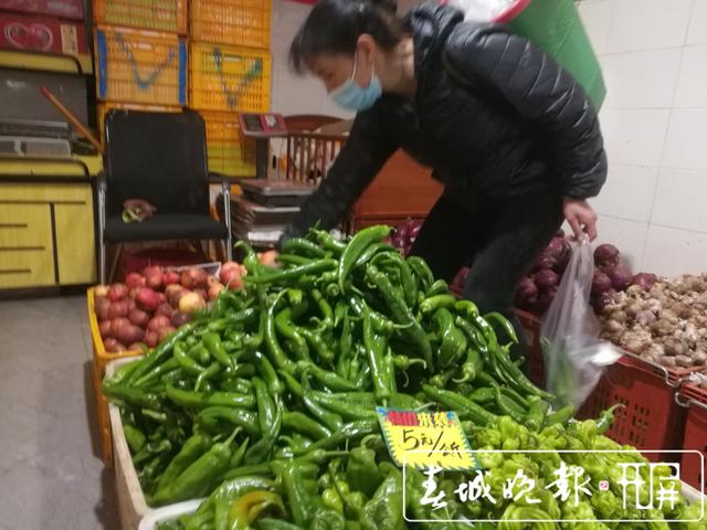 辣椒暴跌被“腰斬”，5元一公斤堪比白菜價 (1).jpg