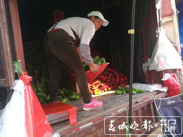 辣椒暴跌被“腰斬”，5元一公斤堪比白菜價 (8).jpg