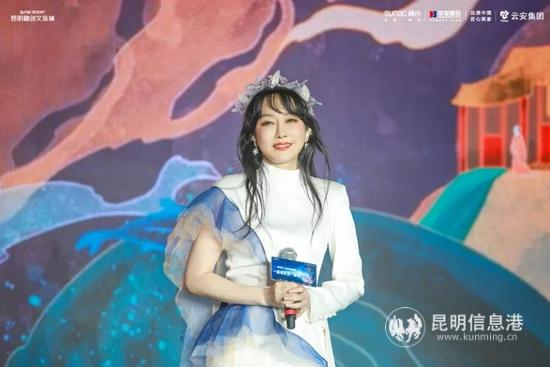 著名歌手薩頂頂