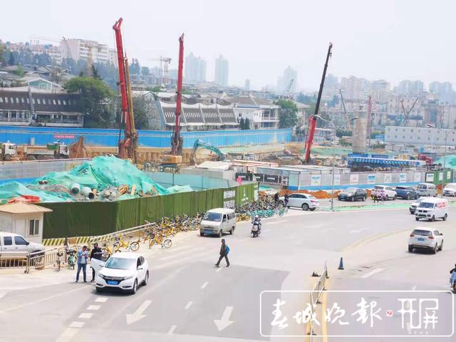 步行電梯就位！昆明地鐵5號線部分站點開始機(jī)電安裝