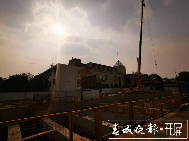 步行電梯就位 昆明地鐵5號線部分站點開始機(jī)電安裝