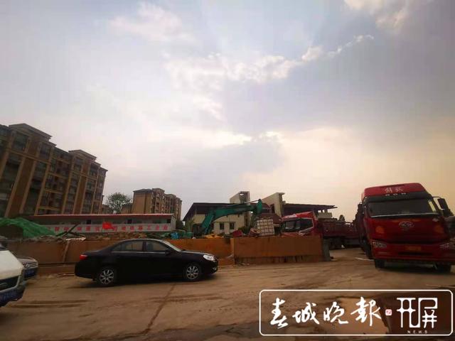 步行電梯就位！昆明地鐵5號線部分站點開始機(jī)電安裝