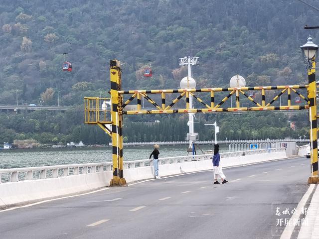 昆明“小鐮倉”拍照打卡成爆款，景色雖唯美但車來車往危險隱患極大！