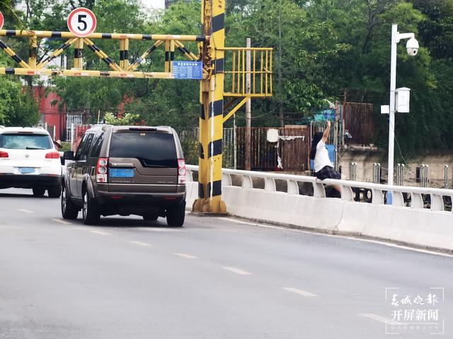 昆明“小鐮倉”拍照打卡成爆款，景色雖唯美但車來車往危險隱患極大！