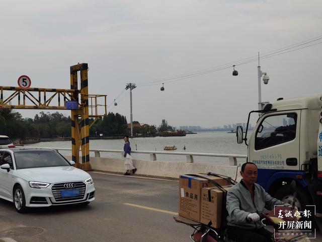 昆明“小鐮倉”拍照打卡成爆款，景色雖唯美但車來車往危險隱患極大！