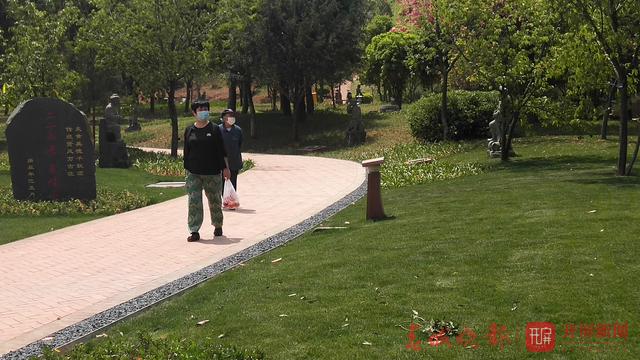 金寶山迎來掃墓高峰，17969人市民前往祭掃