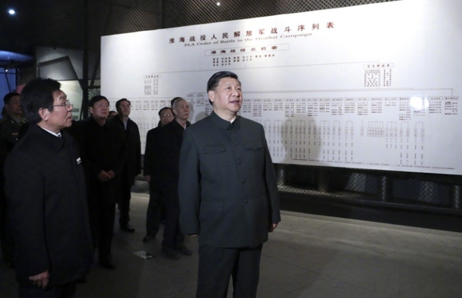 習(xí)近平參觀淮海戰(zhàn)役紀(jì)念館3_副本.jpg