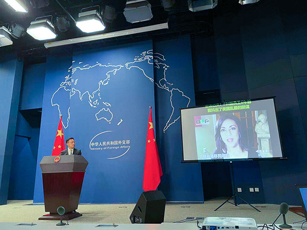 外交部發(fā)言人展示美反華勢(shì)力視頻&nbsp; &nbsp;&nbsp;澎湃新聞?dòng)浾?于瀟清 圖